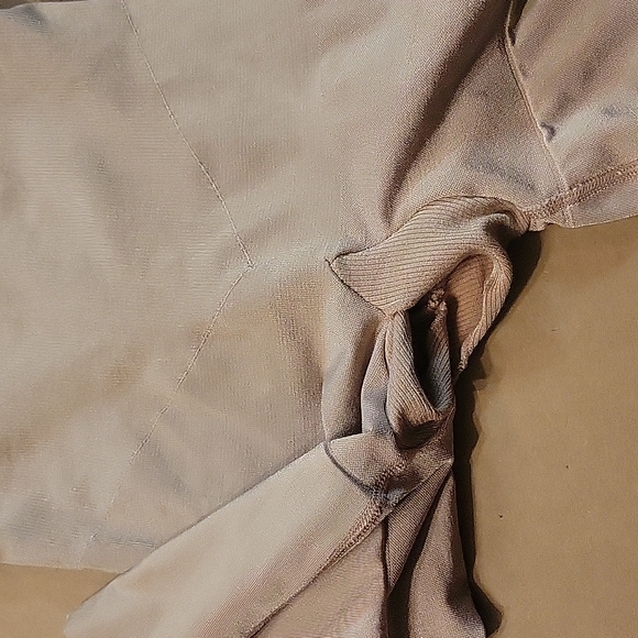 SPANX SIZE SMALL - Picture 3 of 8